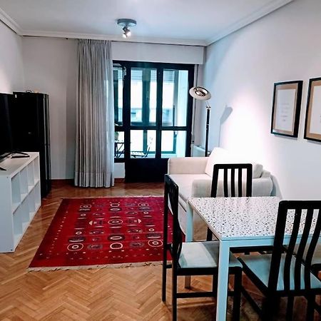 Apartmán Apartamento Entre Estaciones Oviedo Exteriér fotografie