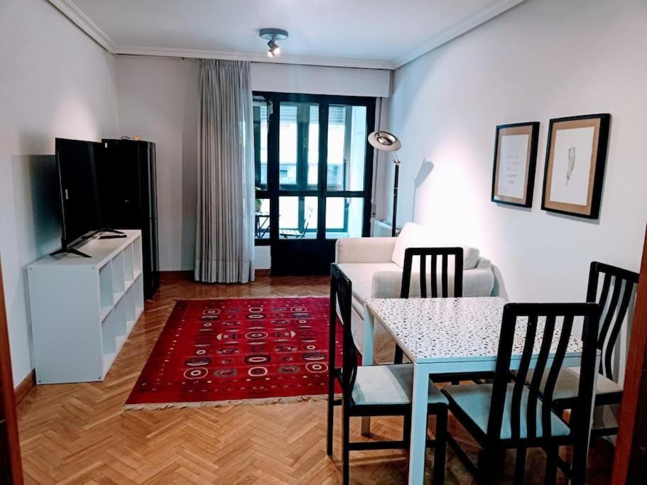 Apartmán Apartamento Entre Estaciones Oviedo Exteriér fotografie
